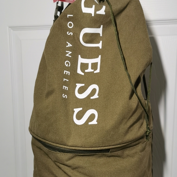 Unisex large Guess bucket bag - Picture 2 of 4